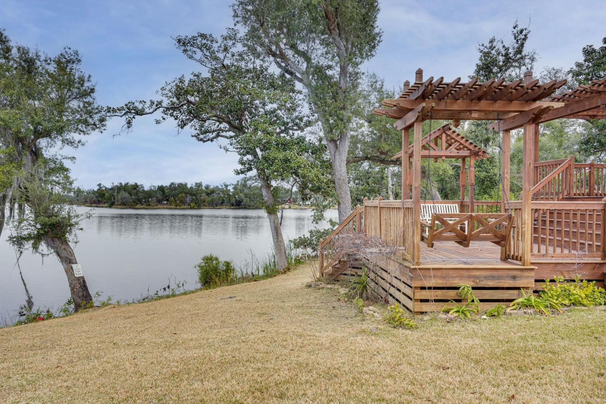 Lakefront Panama City Studio With Hot Tub Access Exterior photo