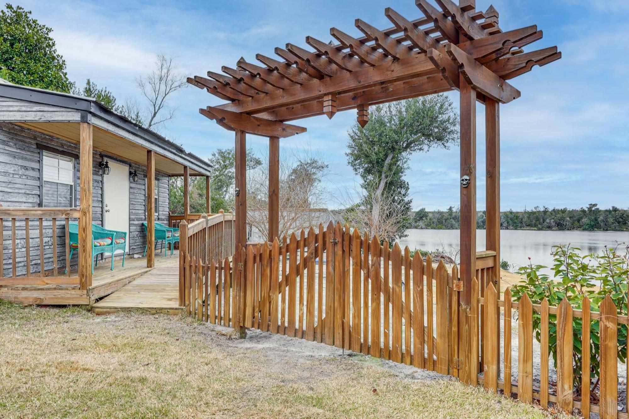 Lakefront Panama City Studio With Hot Tub Access Exterior photo